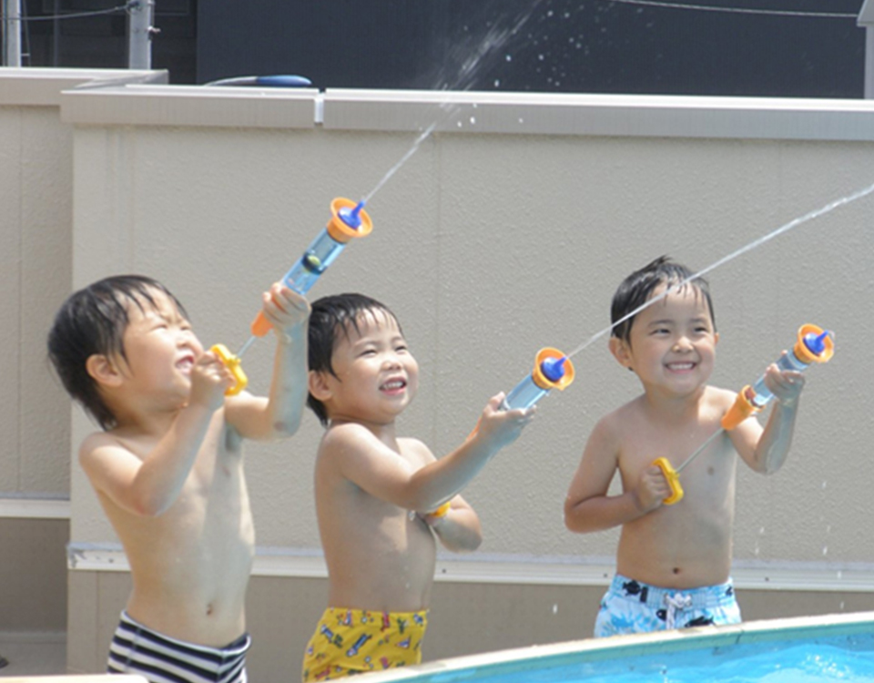 夏といったら～『みんなで屋上プールだー』